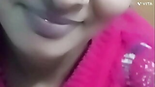 O bumbum de uma tia Marwari experimenta o prazer do cuzinho de Bhabhi em um vídeo XXX indiano quente.