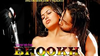 Um casal indiano quebra um tabu e se entrega a uma sessão de beijos sensuais.